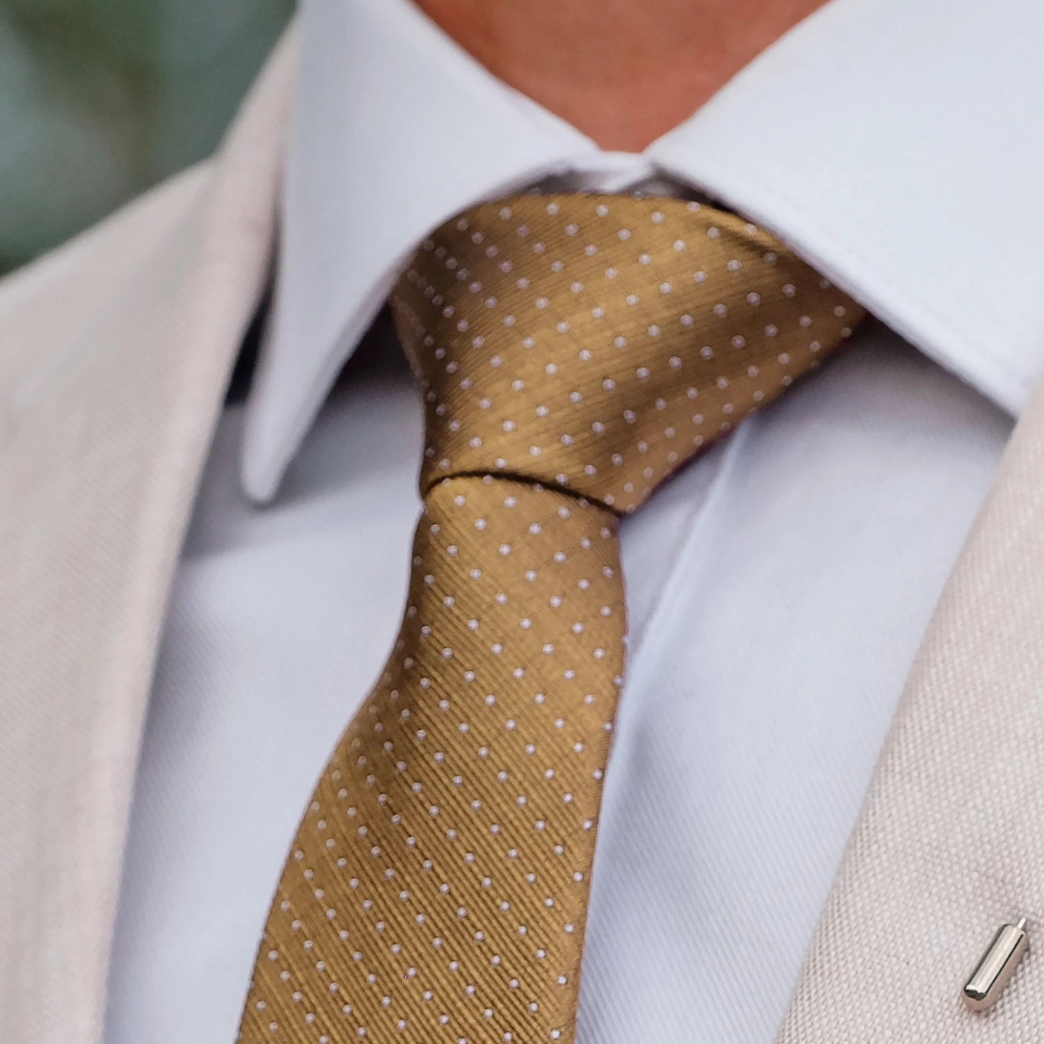 Trendhim Cravate en soie dorée à pois blancs - 6 cm – Image 6