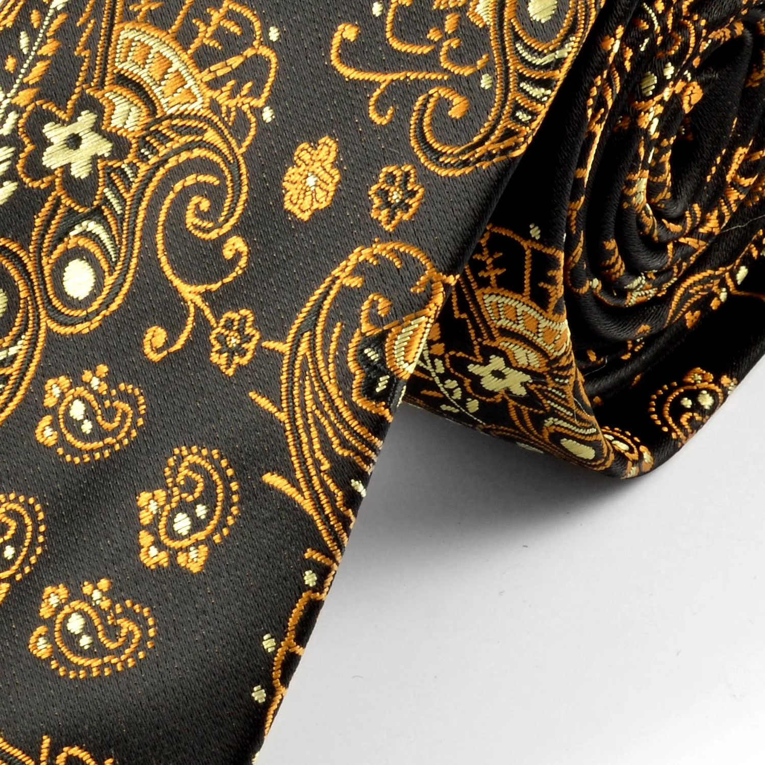 Tailor Toki Cravate en soie noire et or Ă motifs Paisley â Image 2