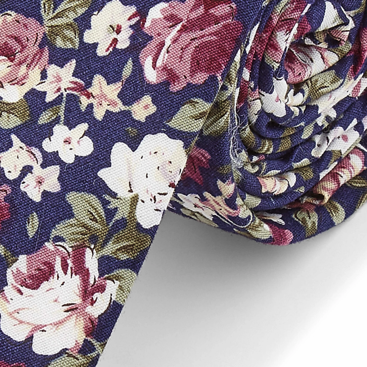 Bohemian Revolt Cravate bleu foncé à motif imprimé floral – Image 2