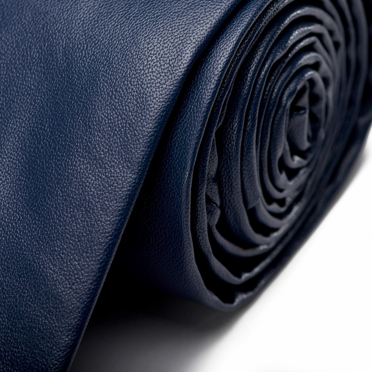 Trendhim Cravate étroite en similicuir bleu marine – Image 2