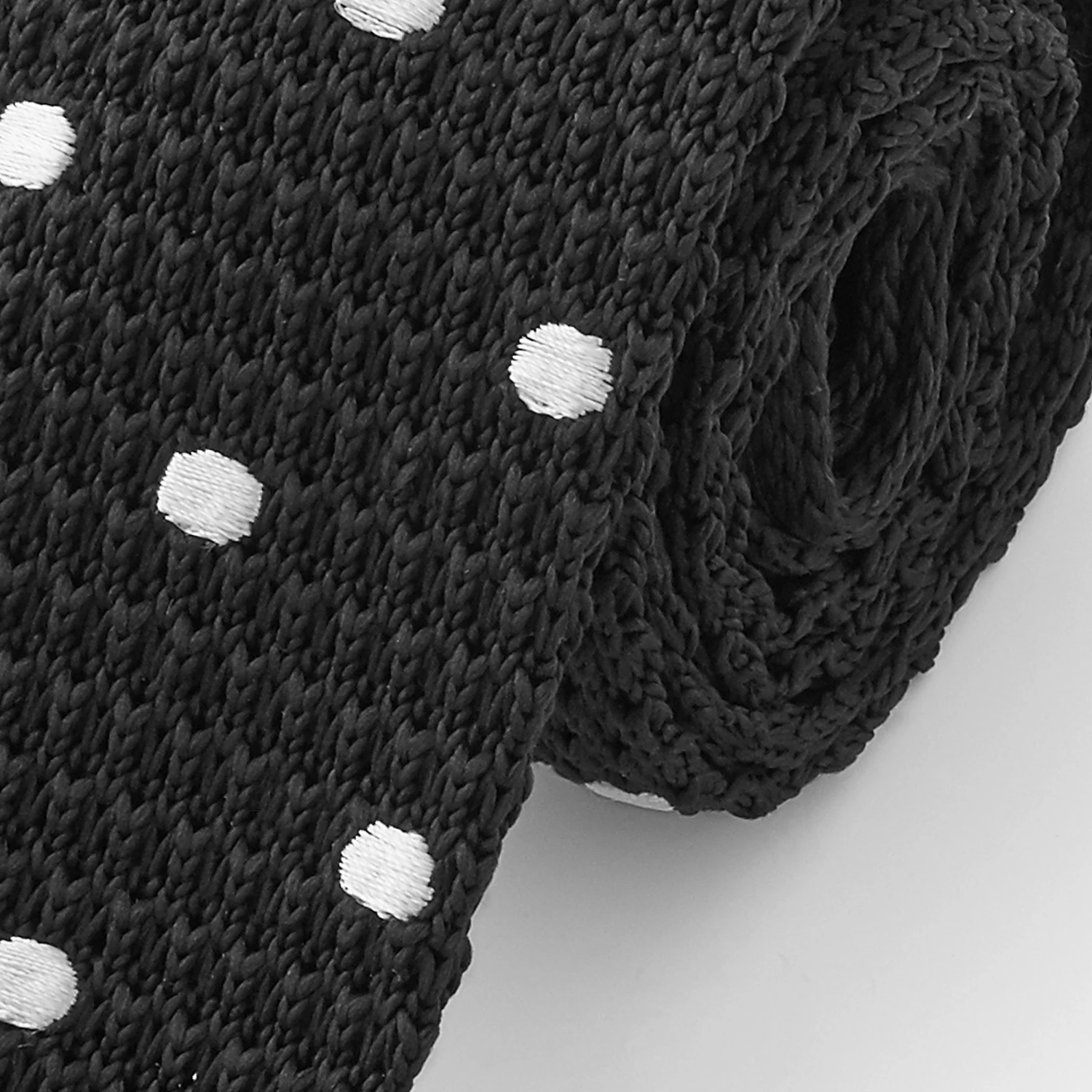 Tailor Toki Cravate tricotée noire à pois blancs – Image 2