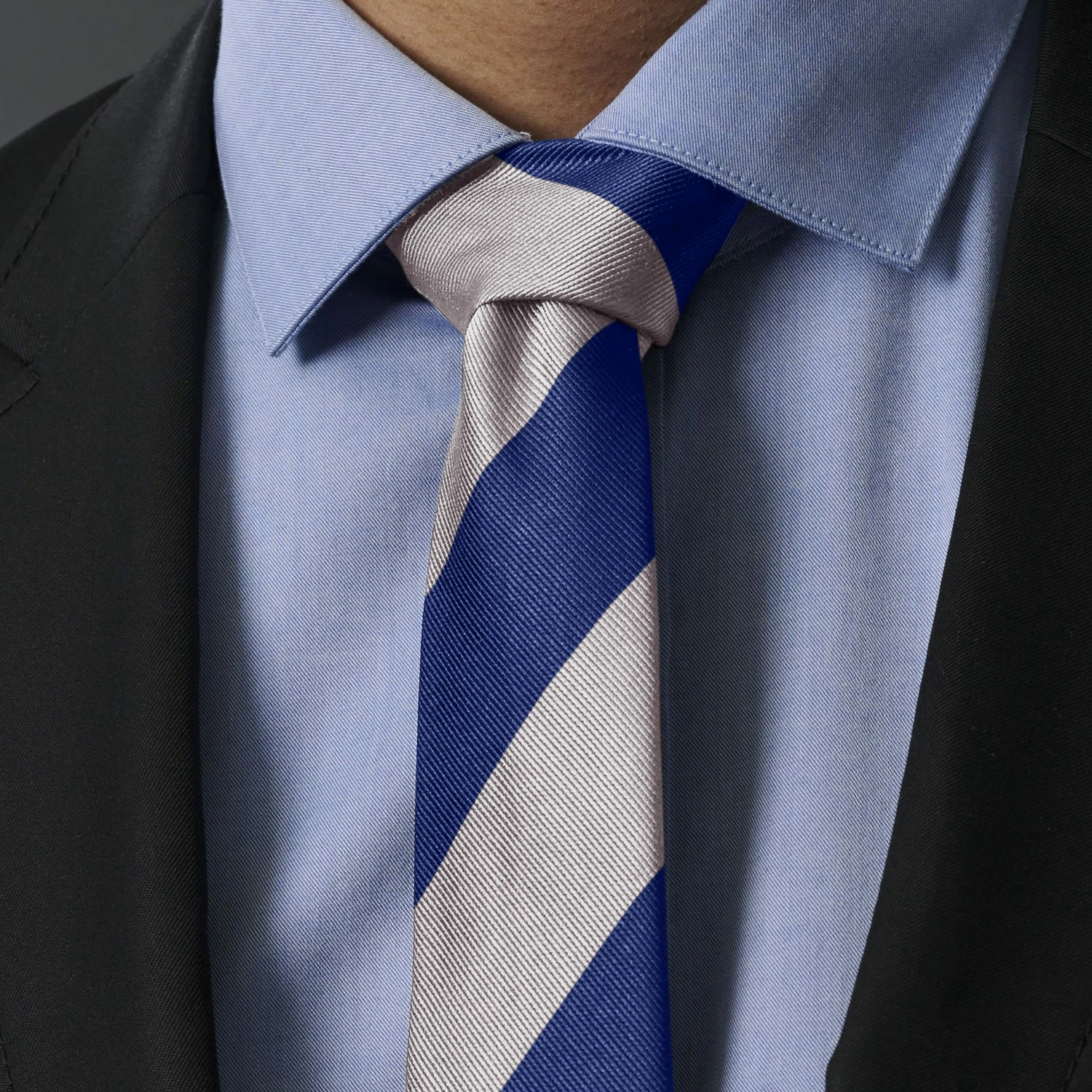 Trendhim Cravate en soie Ă rayures argent et bleu marine - 6 cm â Image 5