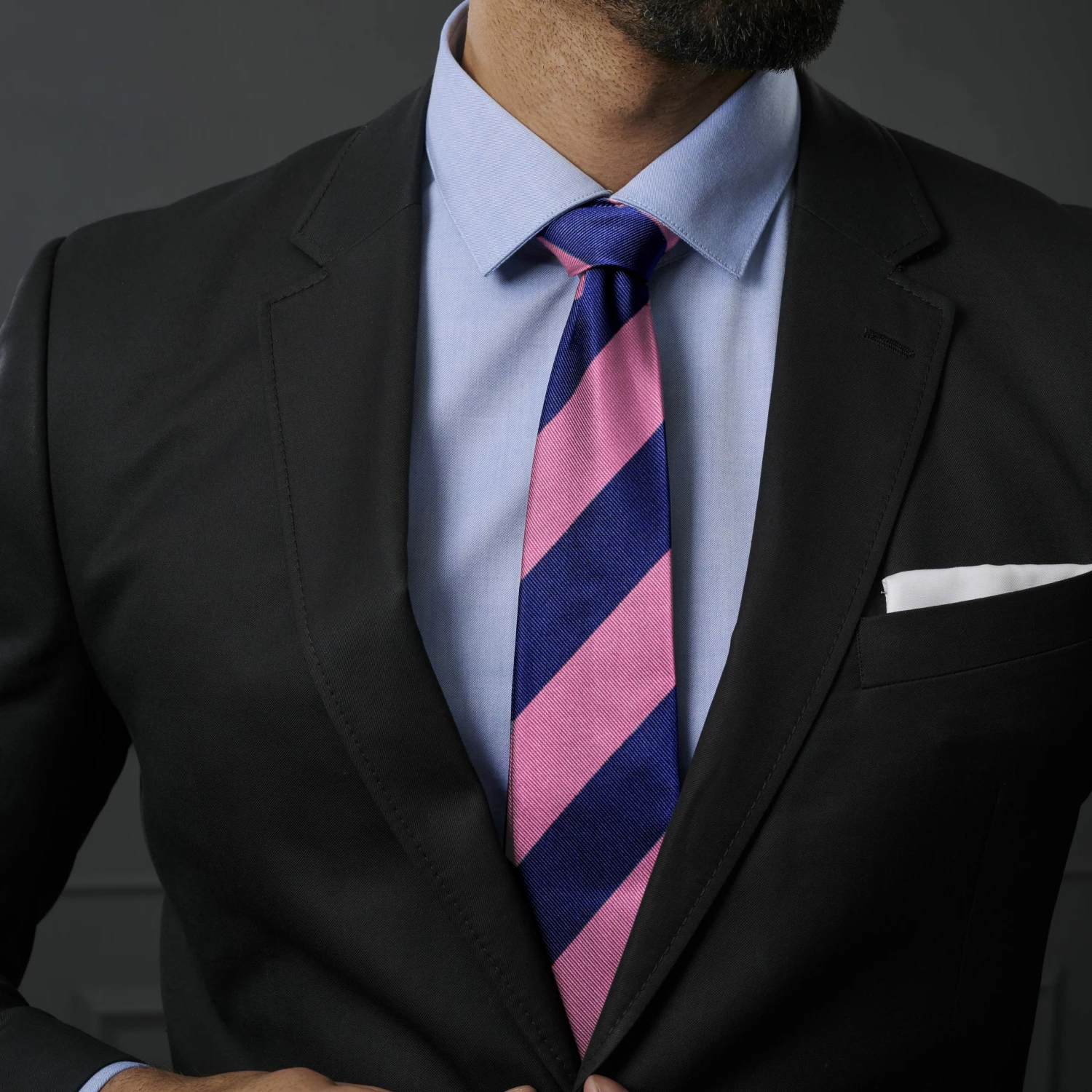 Trendhim Cravate en soie à rayures rose et bleu marine - 8 cm – Image 3