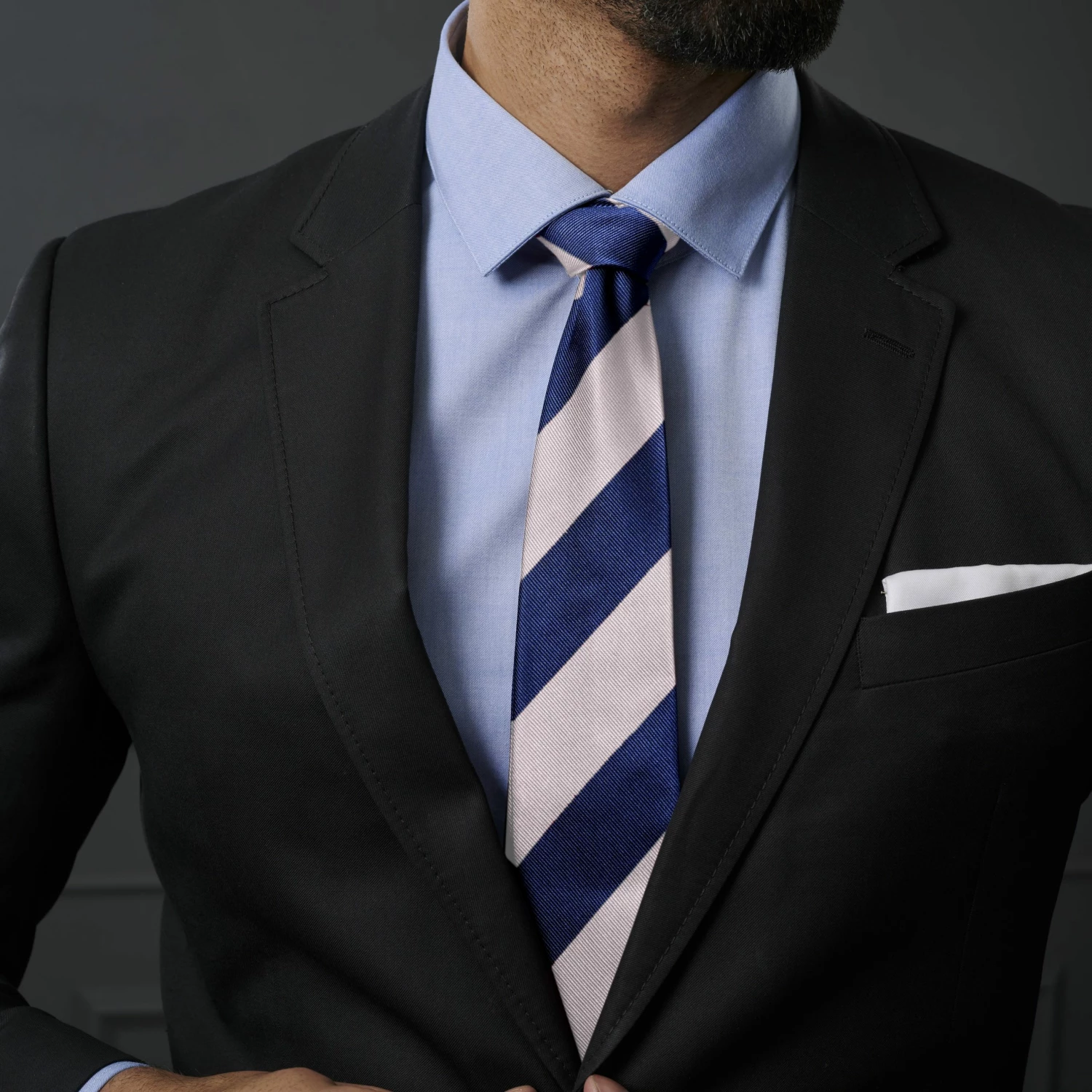 Trendhim Cravate en soie Ă rayures bleu marine et argent - 8 cm â Image 3