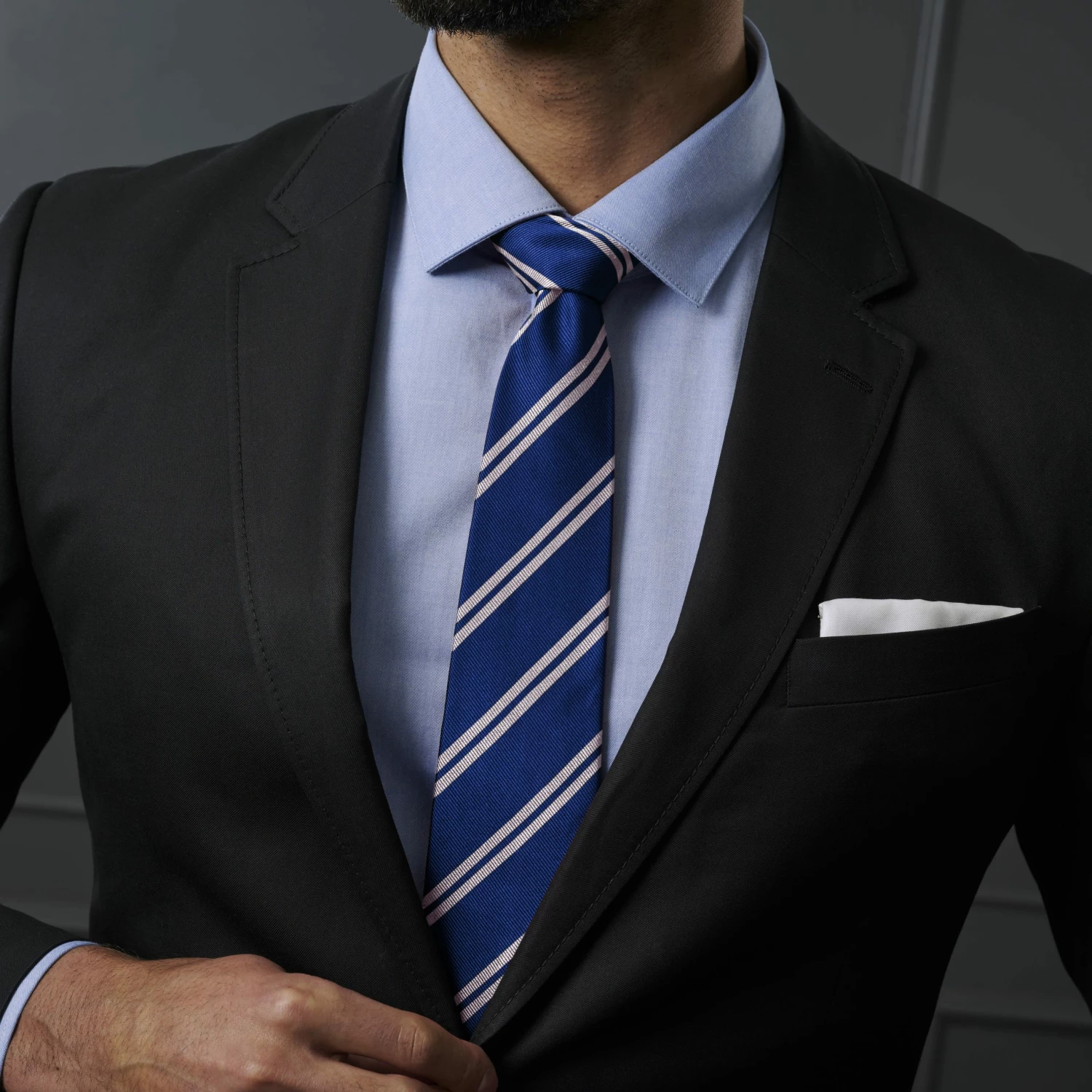 Trendhim Cravate en soie bleu marine Ă fines rayures blanches - 8 cm â Image 3