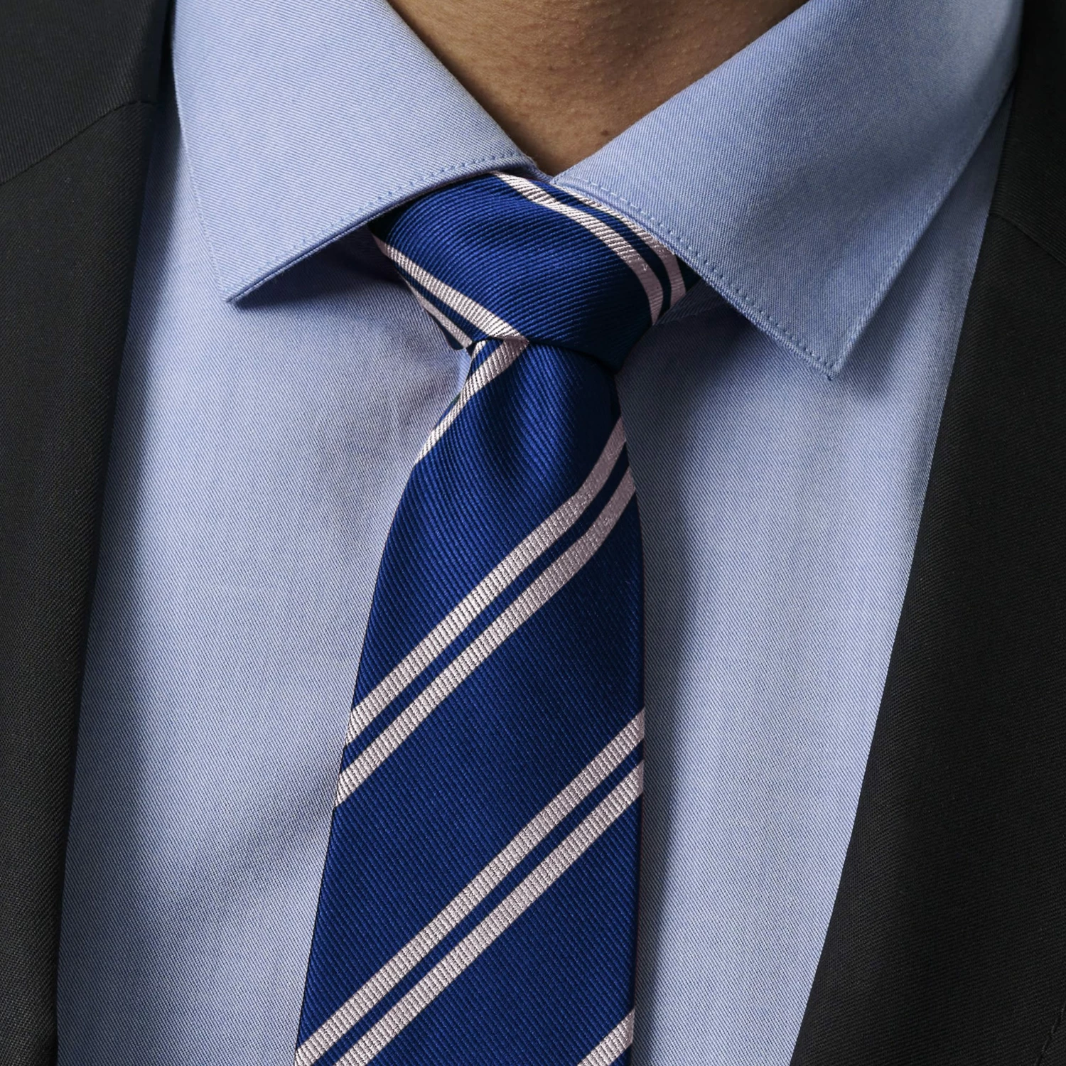 Trendhim Cravate en soie bleu marine Ă fines rayures blanches - 8 cm â Image 5