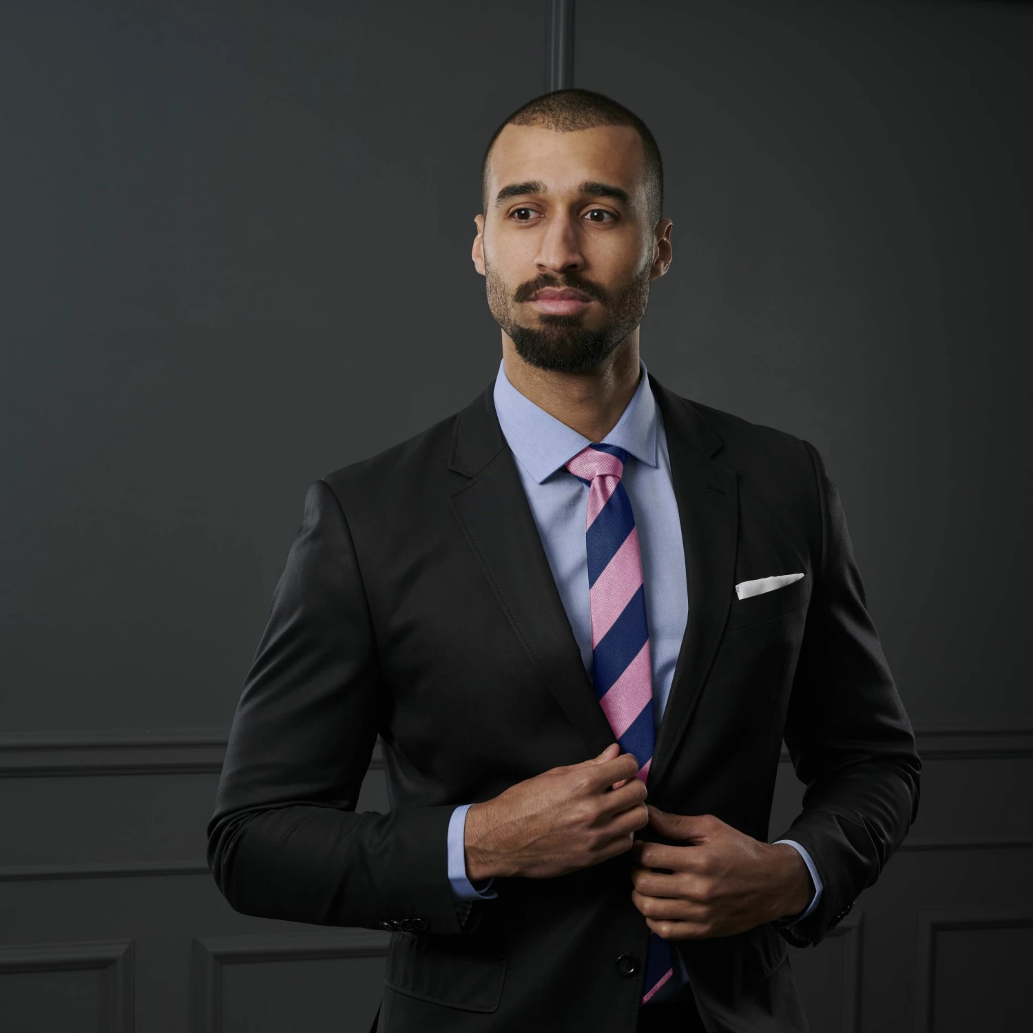 Trendhim Cravate en soie Ă rayures rose et bleu marine â Image 4