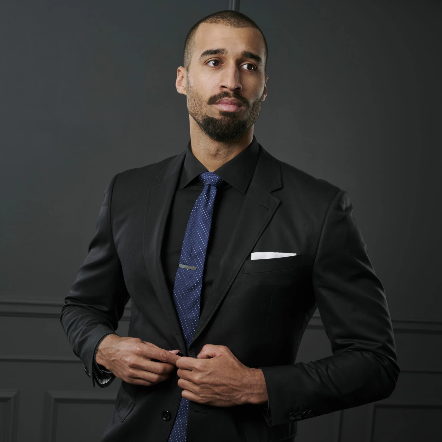 Trendhim Cravate en soie bleu marine Ă pois blancs â Image 4