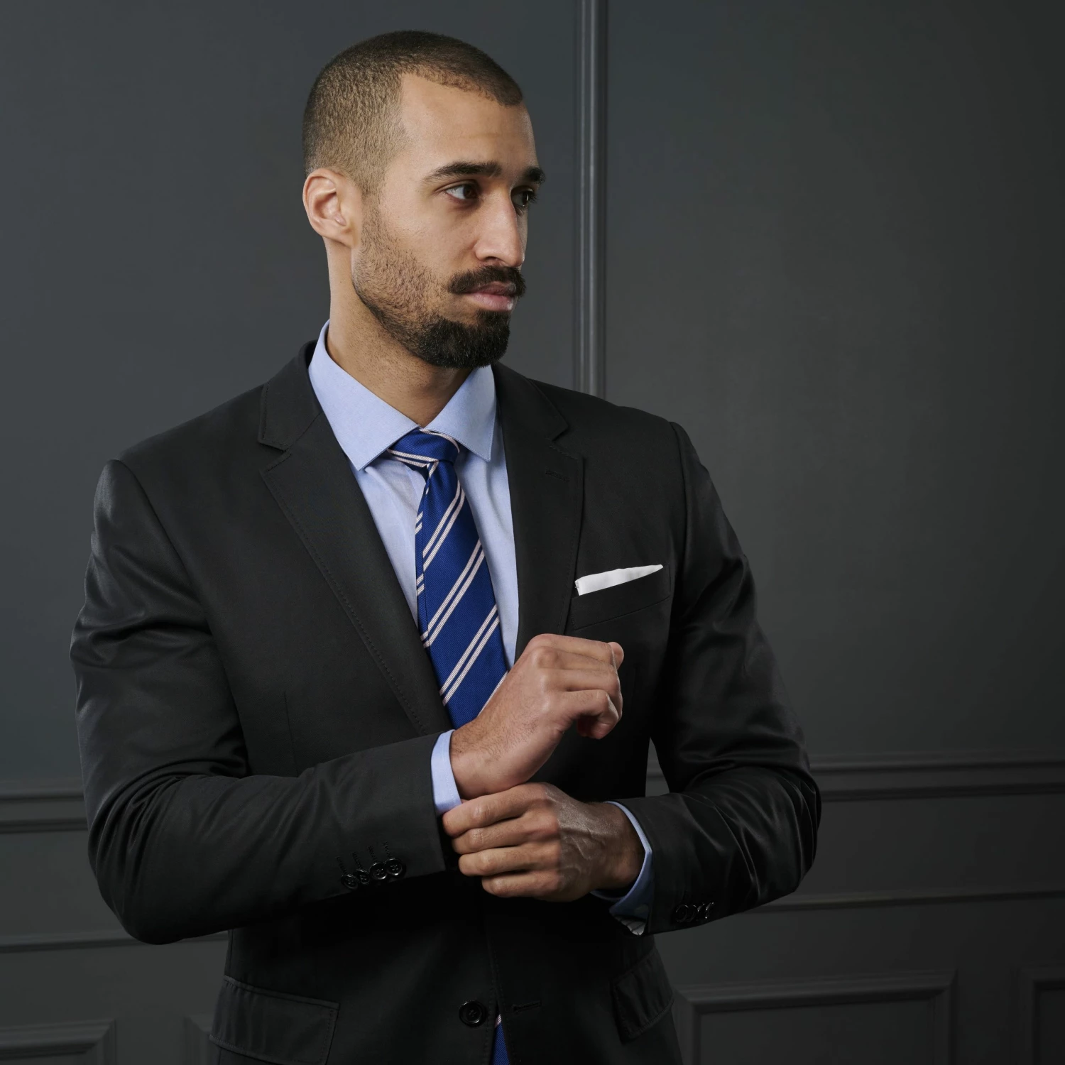 Trendhim Cravate en soie bleu marine Ă fines rayures blanches - 8 cm â Image 4