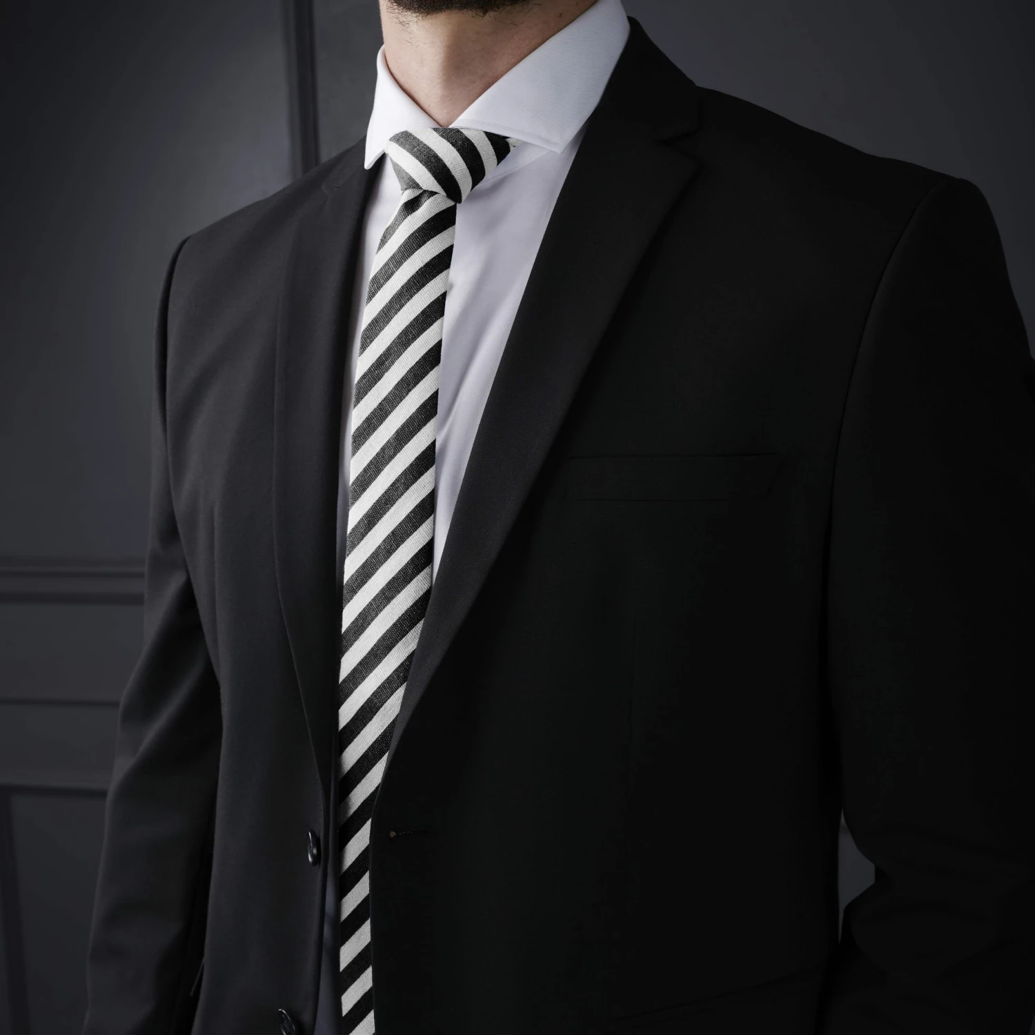 Tailor Toki Cravate rayée noire et blanche – Image 3