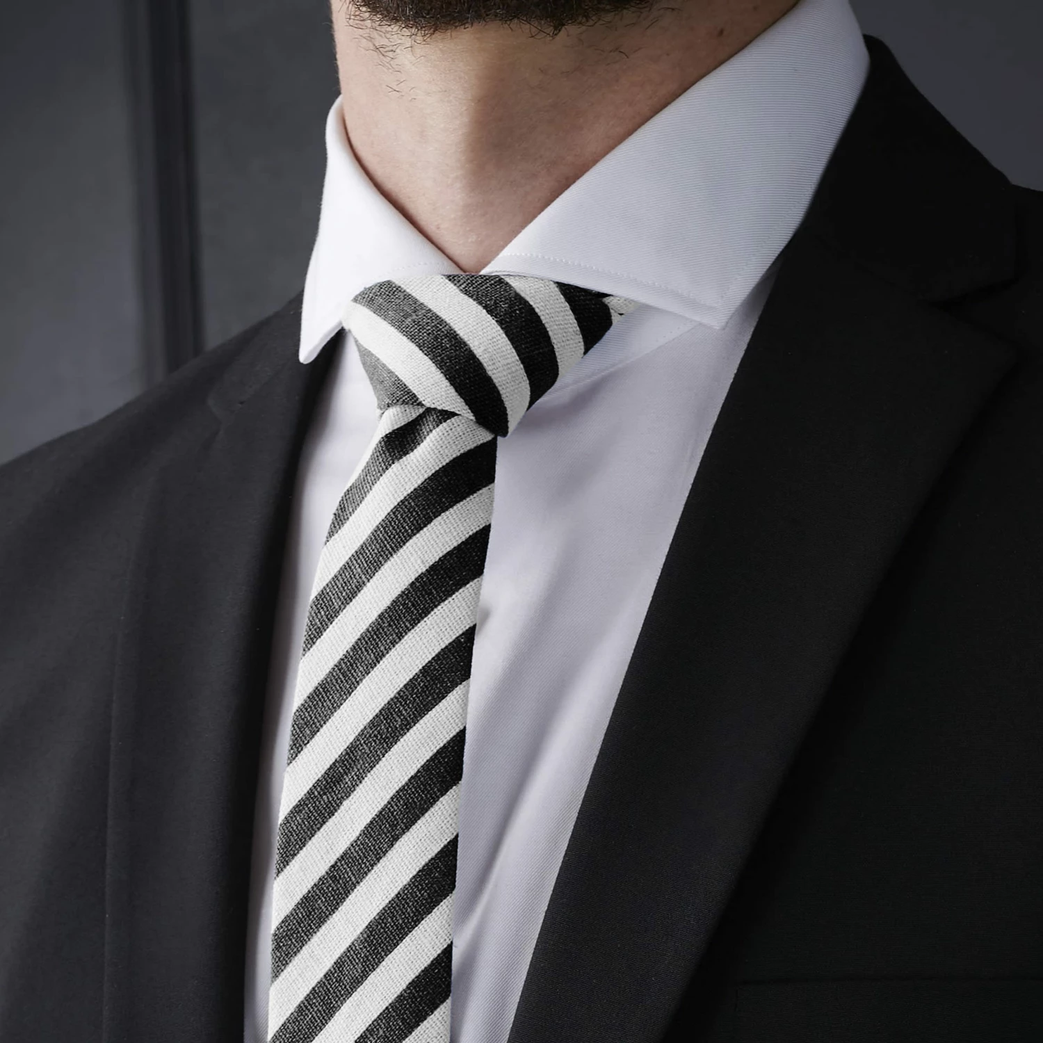 Tailor Toki Cravate rayée noire et blanche – Image 5