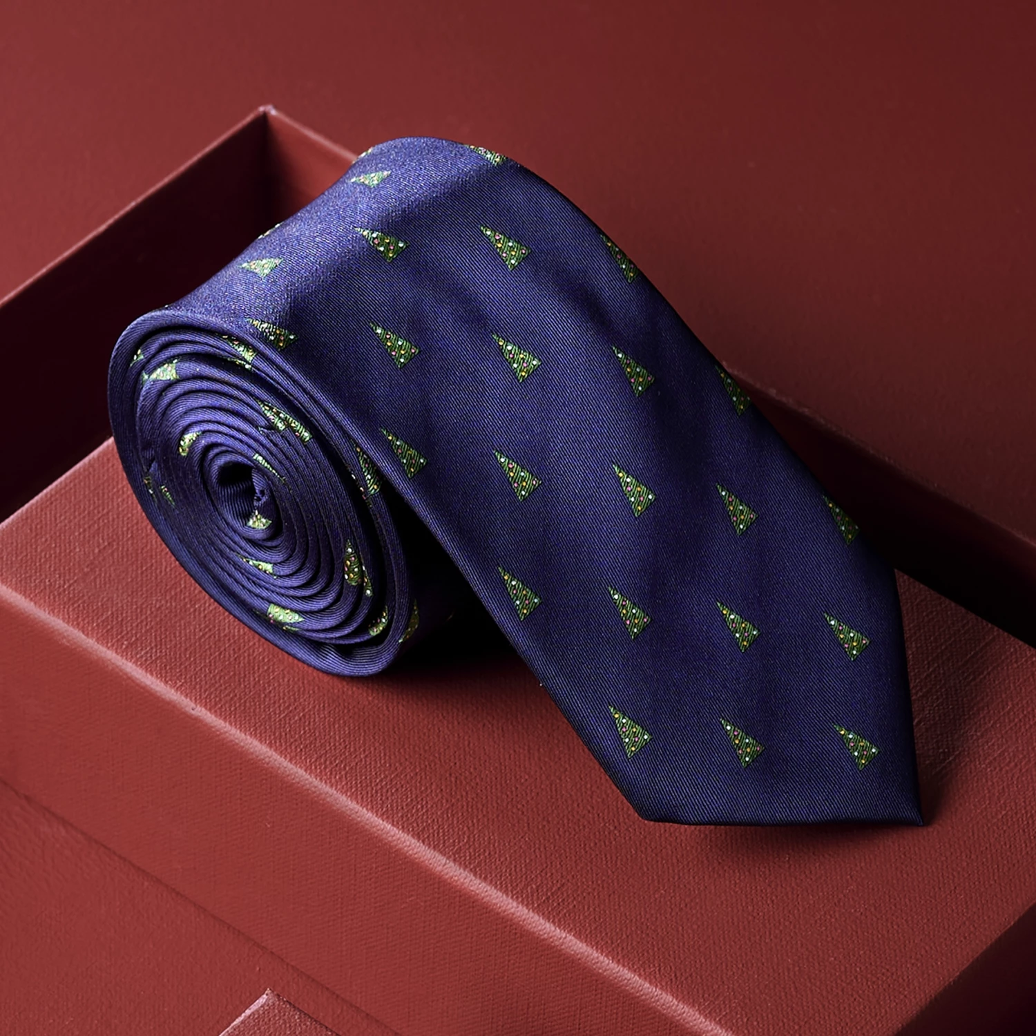 Trendhim Cravate bleu marine à motifs de sapins de Noël – Image 3